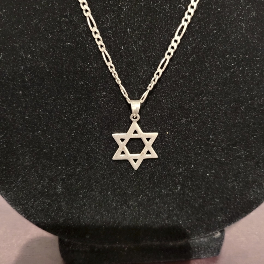 Sterling Silver Star of David on Figaro style Chain in excellent condition